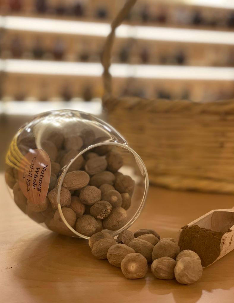 Nutmeg Whole, Organic Product – جوز الطيب حب، منتج عضوي