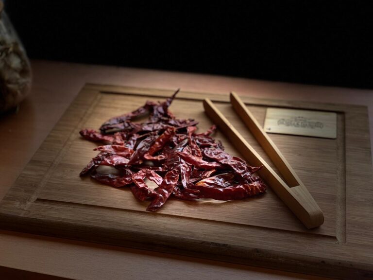 Long Chili Pepper – فلفل أحمر حار طويل